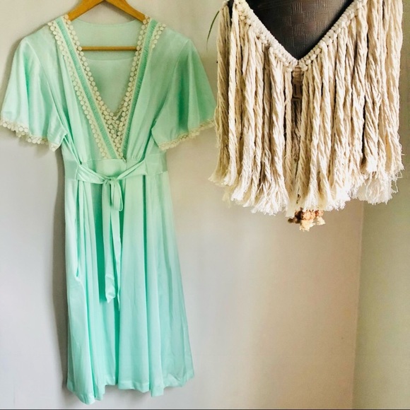 Vintage Lingerie Set - Picture 2 of 16